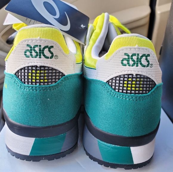 ASICS - Picture 4 of 10